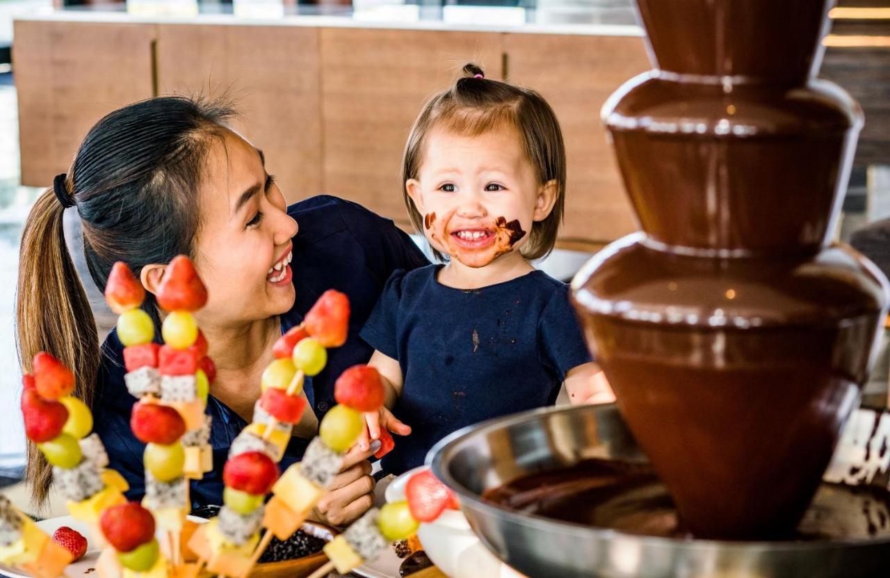 Moevenpick Resort Waverly דואונג דונג מראה חיצוני תמונה A chocolate fountain